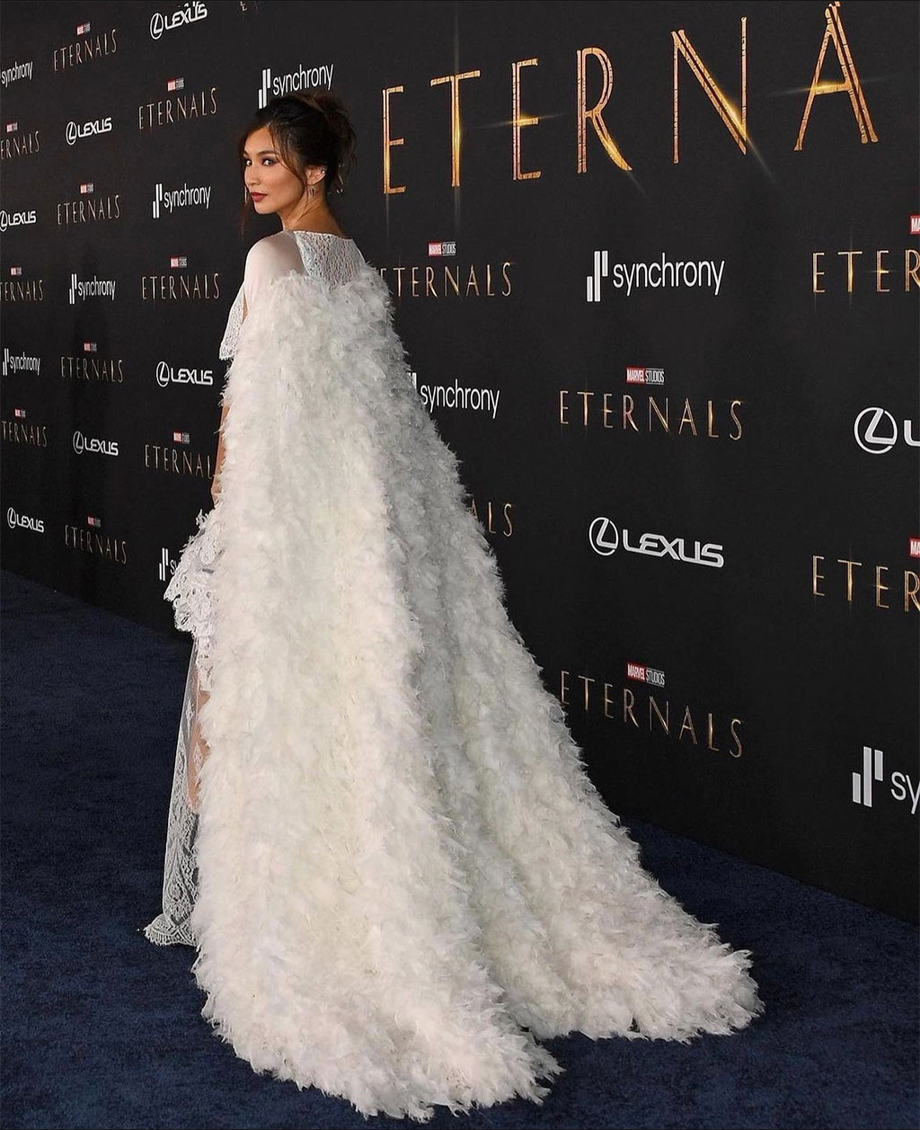 Trên thảm đỏ công chiếu phim Eternals, Gemma Chan đẹp như thiên sứ