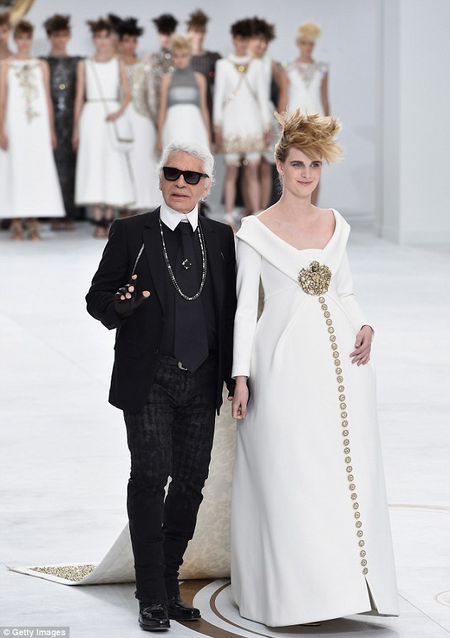 chanel-fall-couture-2014-karl-lagerfeld-pregnancy-model