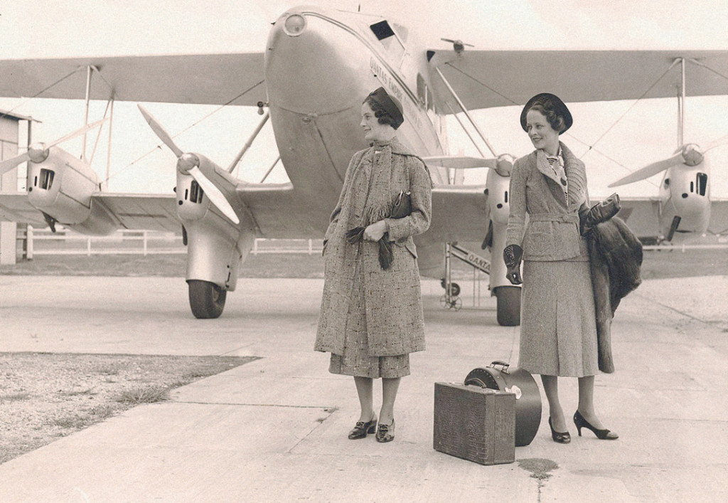 Đồng phục của nữ tiếp viên hãng hàng không Qantas suốt những năm 1939