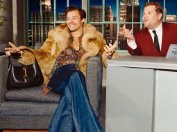 Gucci bắt tay James Corden làm talkshow, với ngôi sao là…các túi hiệu của hãng