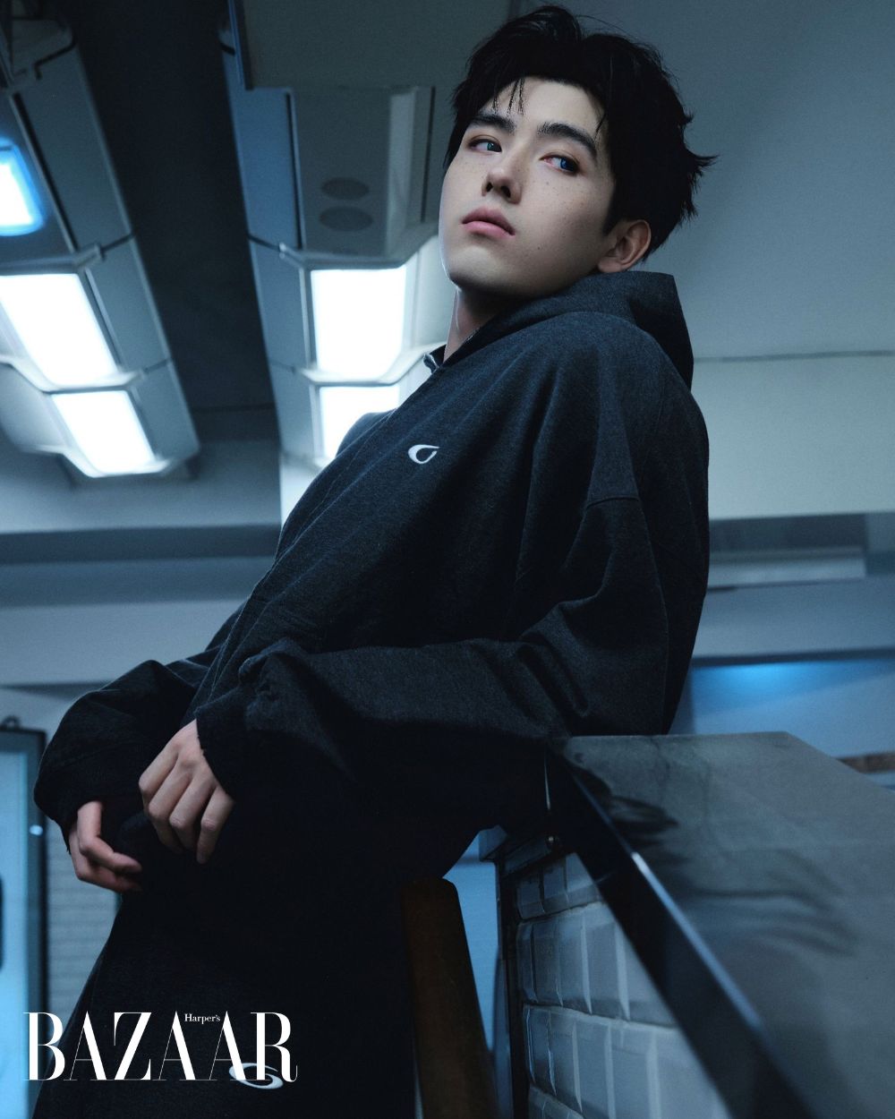 bzvn-balenciaga-front-row-fw25 (19)