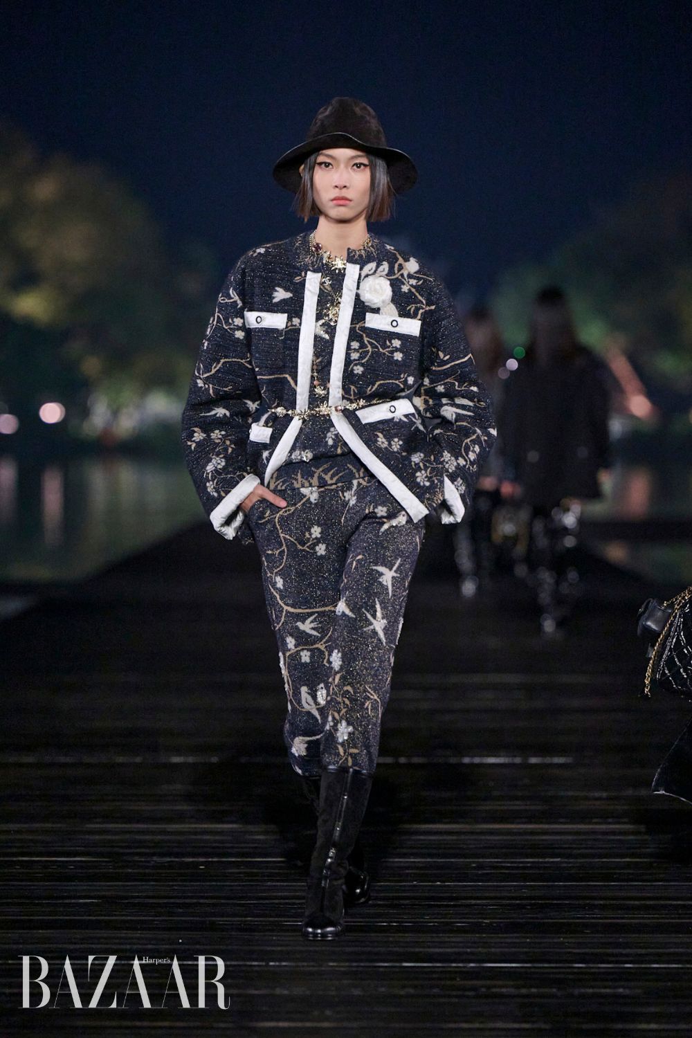 bzvn-chanel-thu-dong-2025-front-row-35
