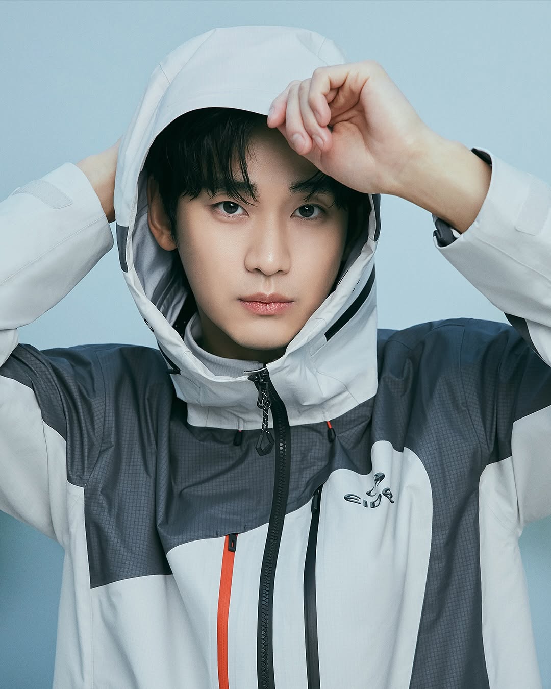 bzvn-kim-soo-hyun-hop-dong-quang-cao (1)