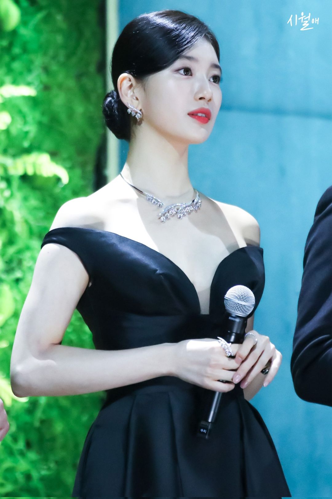 bzvn-suzy-tham-du-tham-do-baeksang (6)