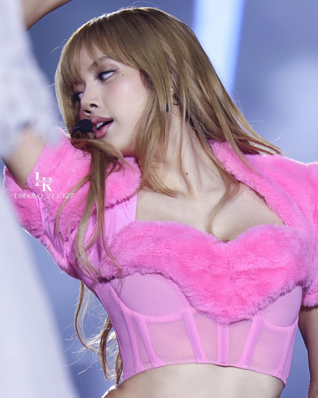 bzvn-lisa-labubu-trang-phuc-dien-deadline-london00003