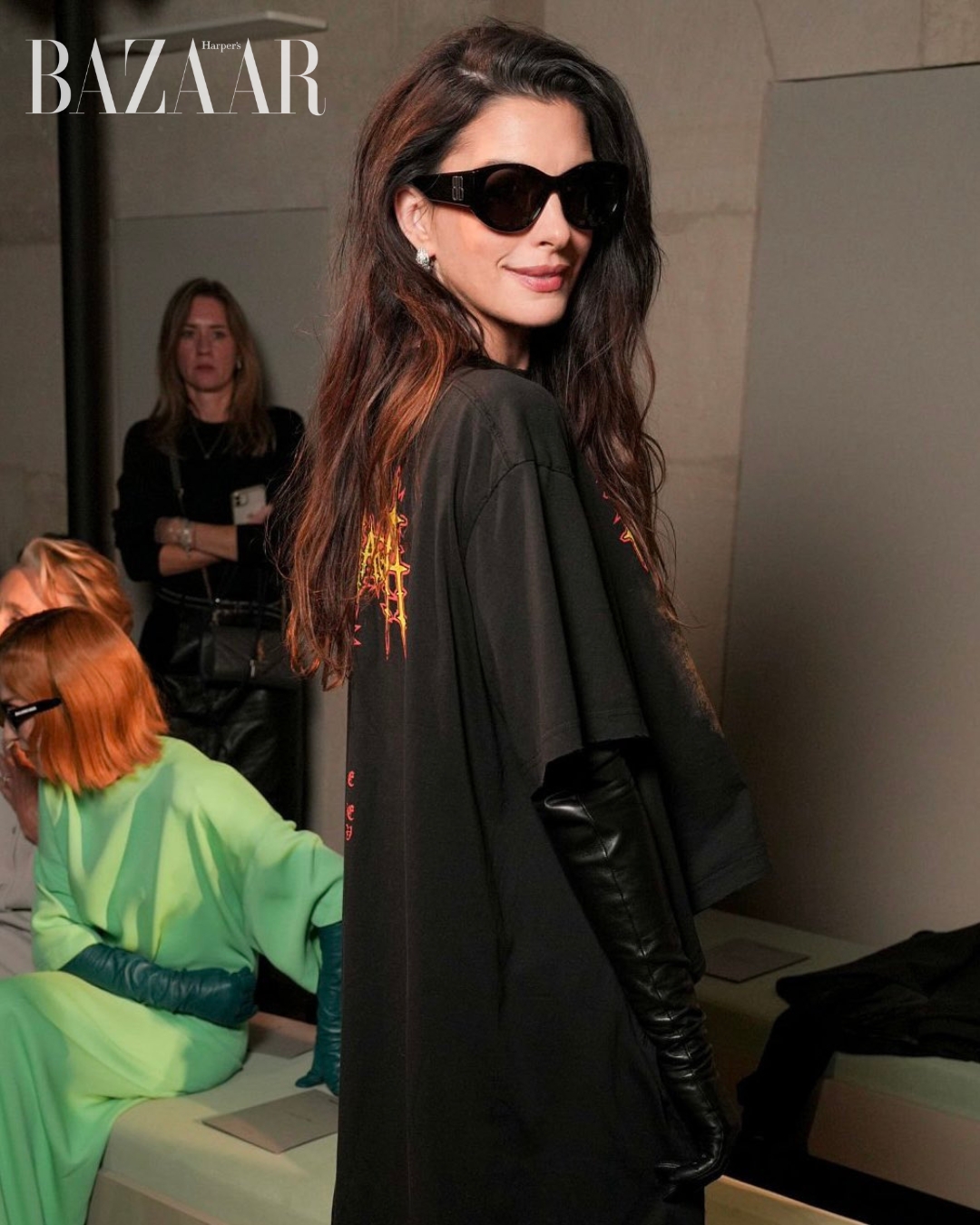 bzvn-front-row-balenciaga-xuan-he-2026-pierpaolo-piccioli-anne-hathaway00003