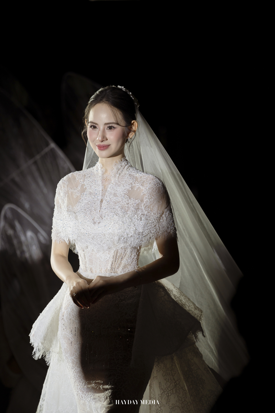 bzvn-dam-cuoi-vay-cuoi-huong-lien-the-face-hacchic-couture (3)