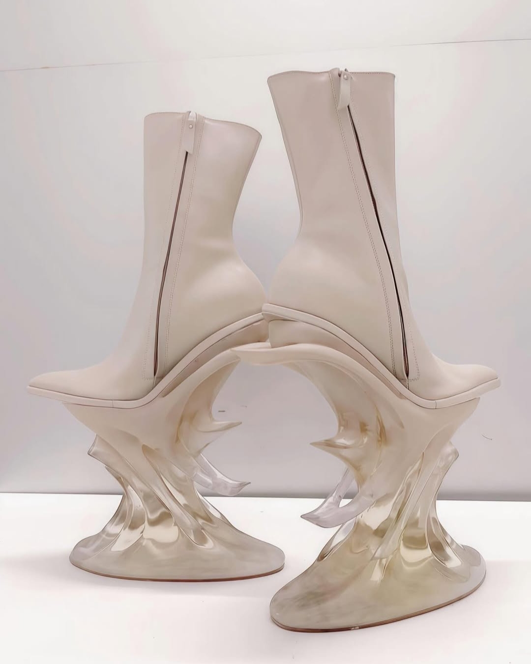 bzvn-lisa-dien-giay-la-lune-trong-mv-go-blackpink (4)